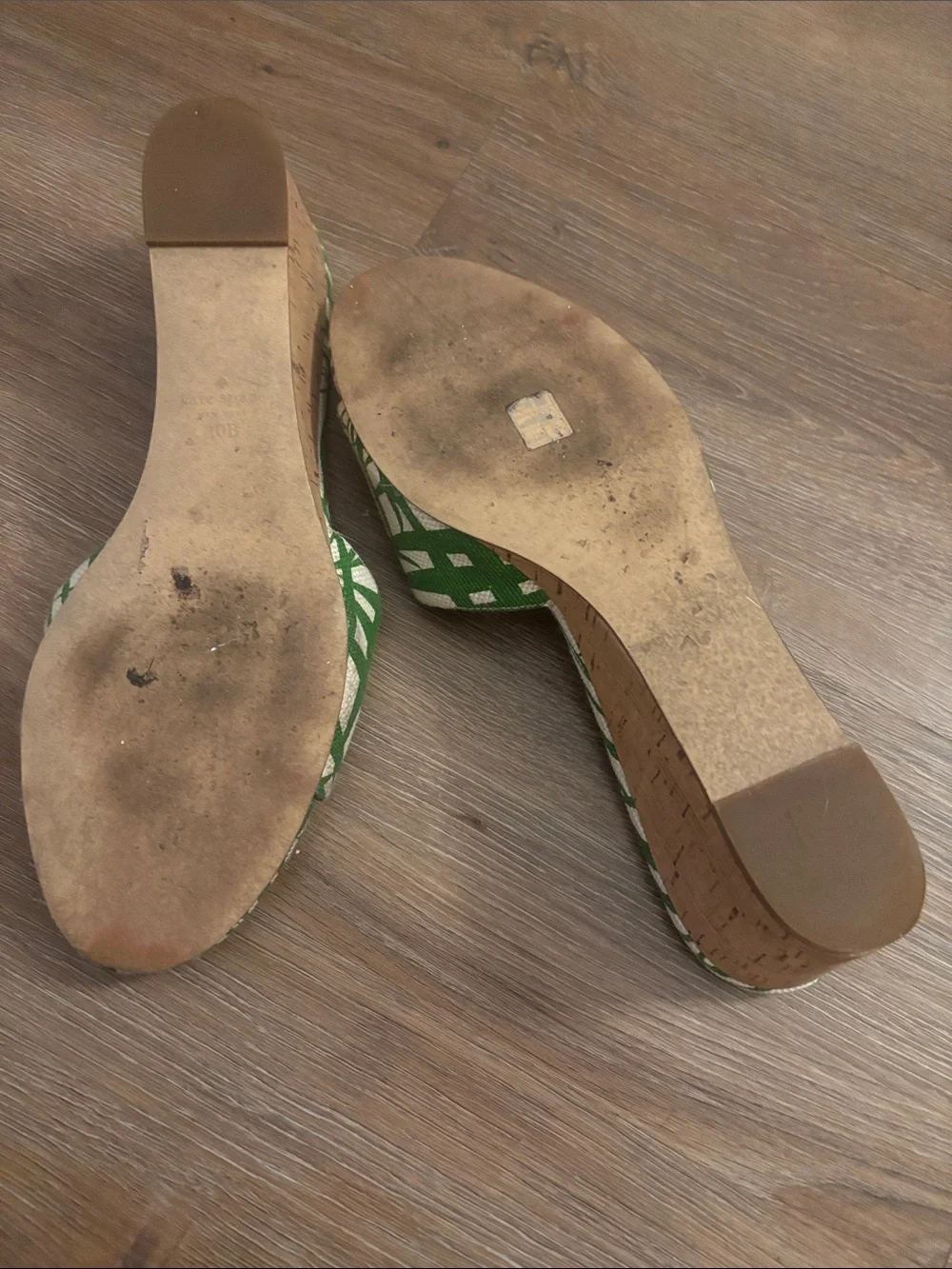 9.5 Kate Spade Green and Cream Palm-Print Slide Mules